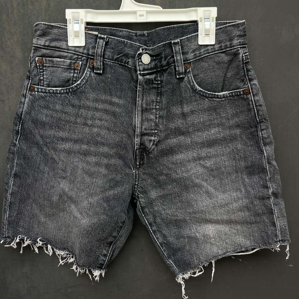 levi’s red tab black denim shorts